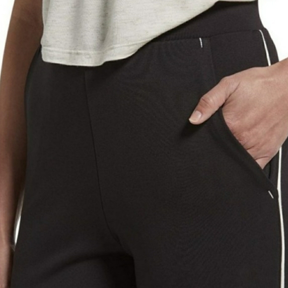 HUE Joggers/leggings with pockets. - Picture 1 of 8